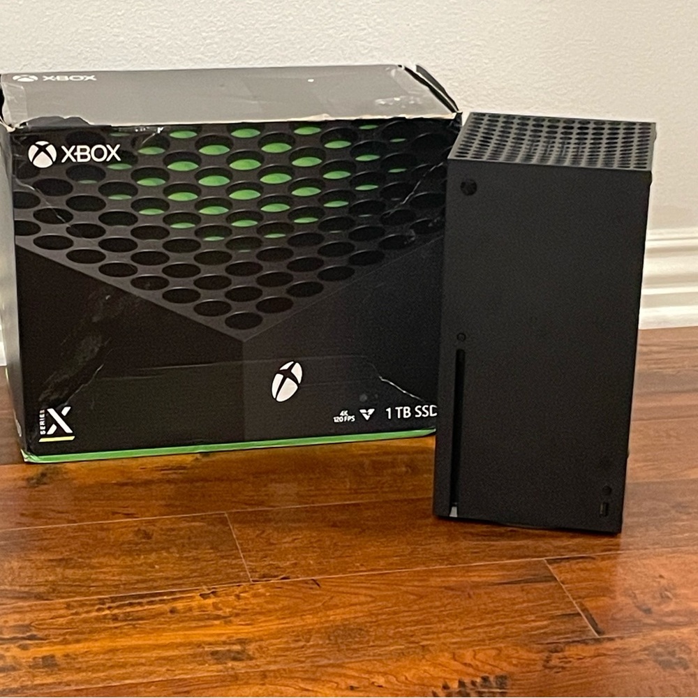 Xbox Series X (Slightly used)
